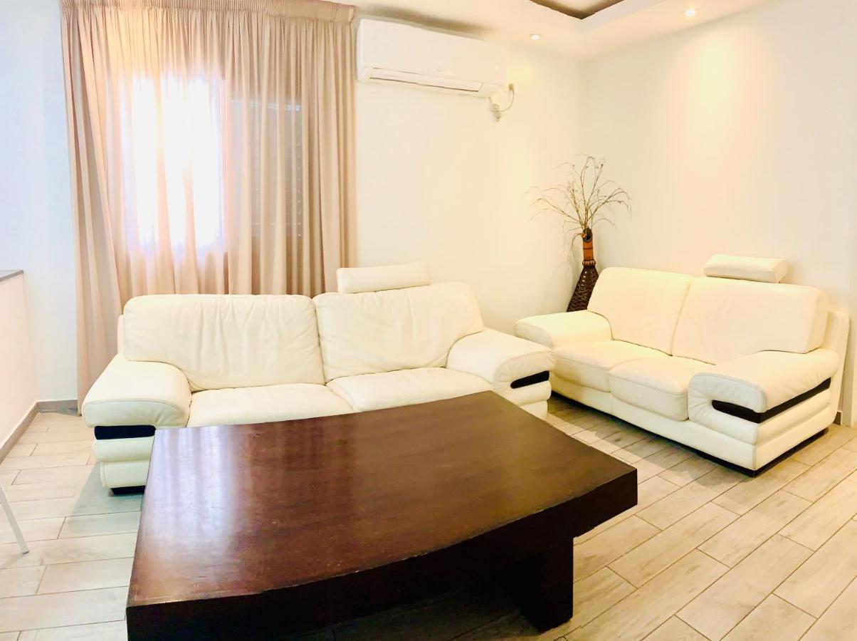 Royal Lea Apartmens Netanya Esterno foto