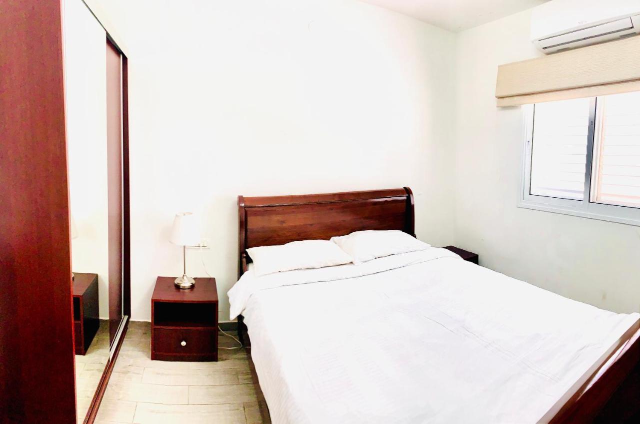 Royal Lea Apartmens Netanya Esterno foto