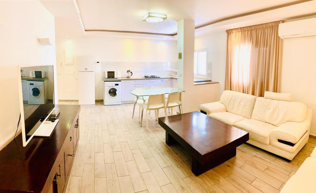 Royal Lea Apartmens Netanya Esterno foto