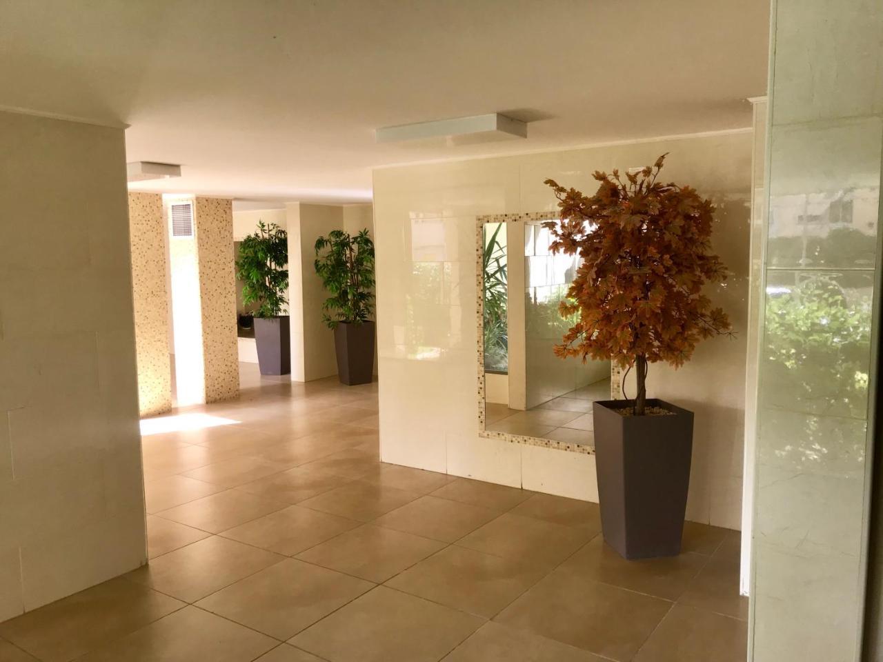 Royal Lea Apartmens Netanya Esterno foto