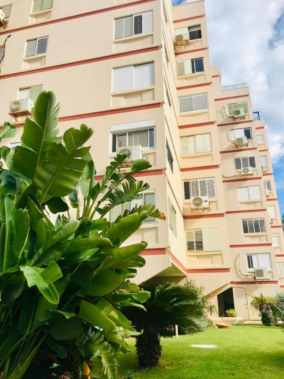 Royal Lea Apartmens Netanya Esterno foto
