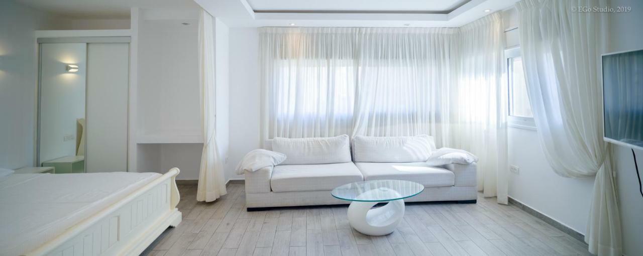 Royal Lea Apartmens Netanya Esterno foto