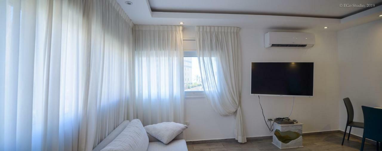 Royal Lea Apartmens Netanya Esterno foto
