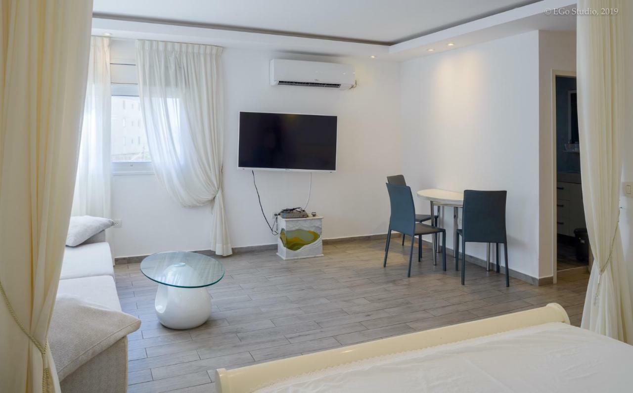 Royal Lea Apartmens Netanya Esterno foto